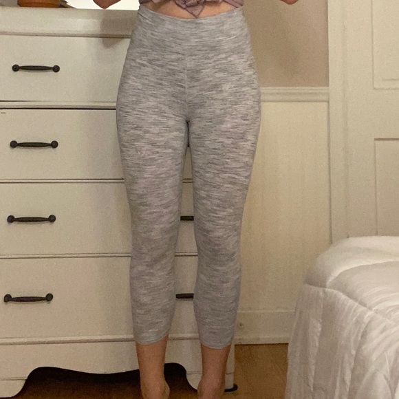 LULULEMON leggings- capris small gray with mesh - Picture 7 of 7